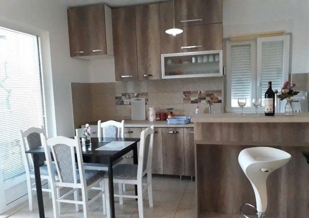 Apartment Iva Bijela Exteriér fotografie